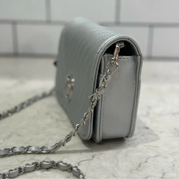 Badgley Mischka Silver Crossbody Bag with Round Plate - Picture 6 of 9